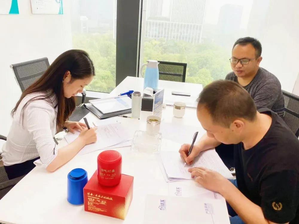 熱烈祝賀袁總陳總簽約創(chuàng)綠家浙江省寧波市區(qū)級代理！