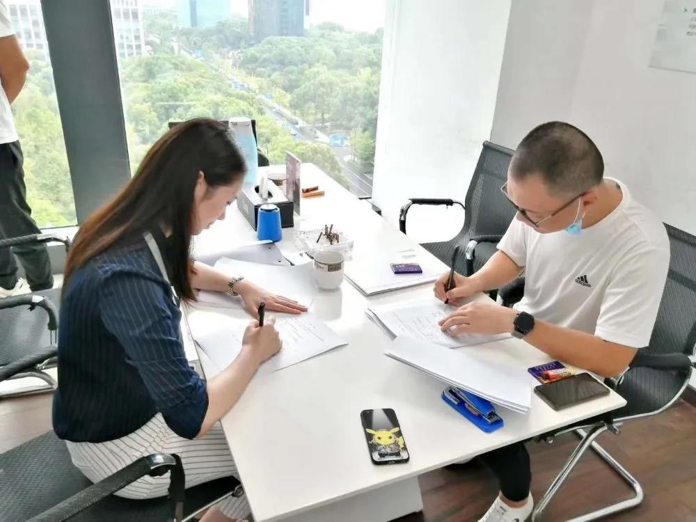 熱烈祝賀李總簽約創(chuàng)綠家福建省莆田市區(qū)級代理！